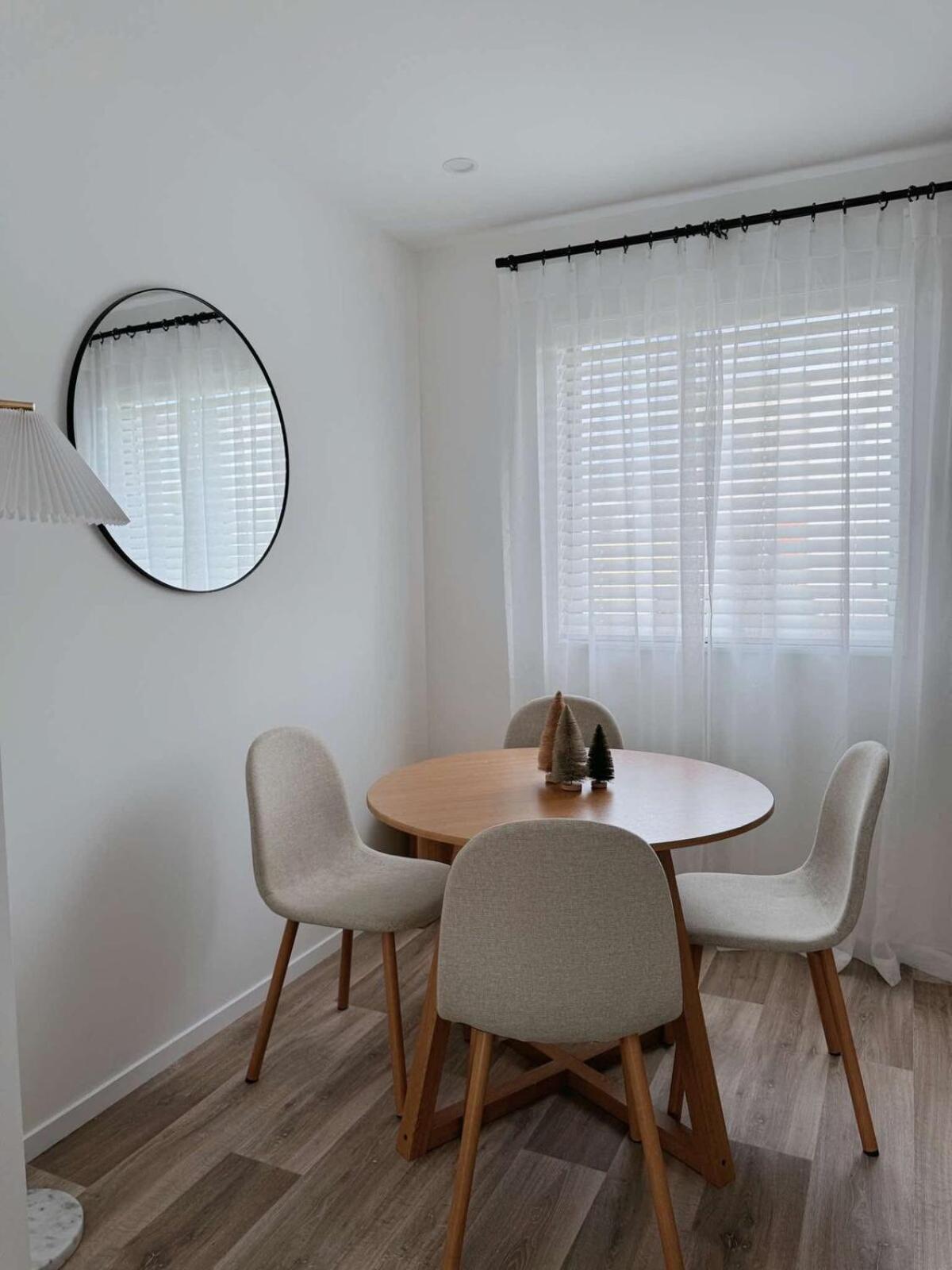 Apartment 2 Bedroom House In Flatbush, Free Wifi , Free Parking