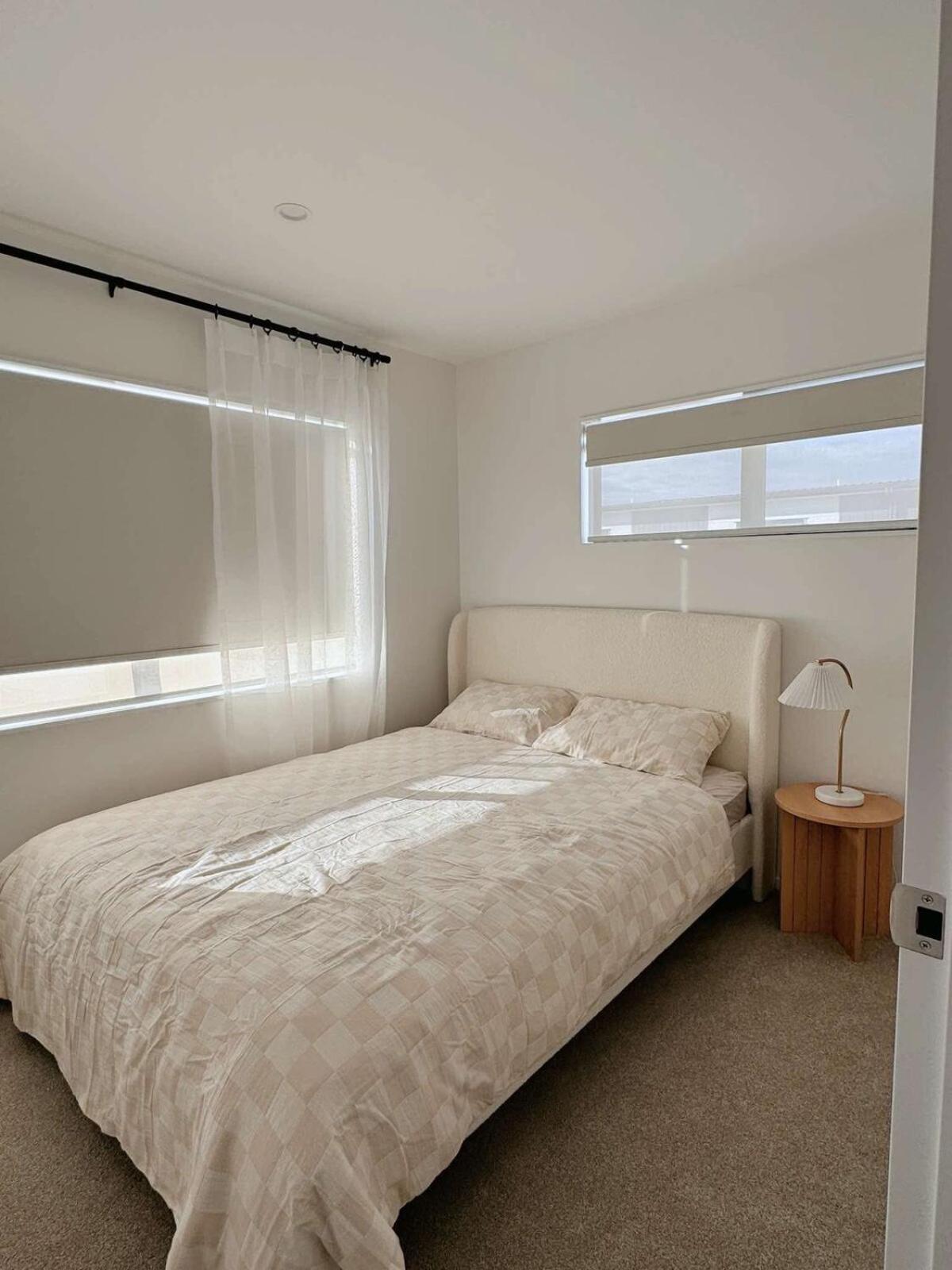 2 Bedroom House In Flatbush, Free Wifi , Free Parking