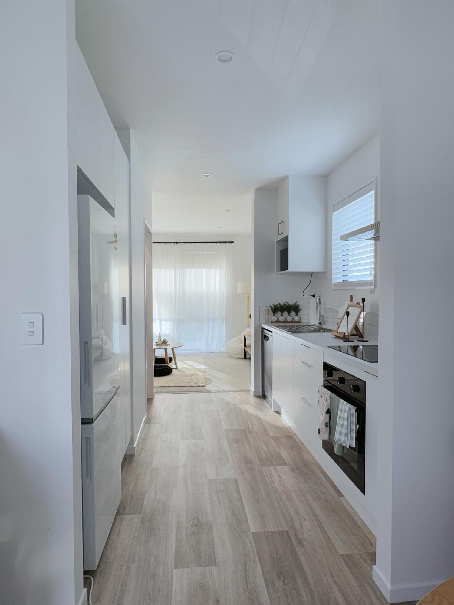 Apartment 2 Bedroom House In Flatbush, Free Wifi , Free Parking *