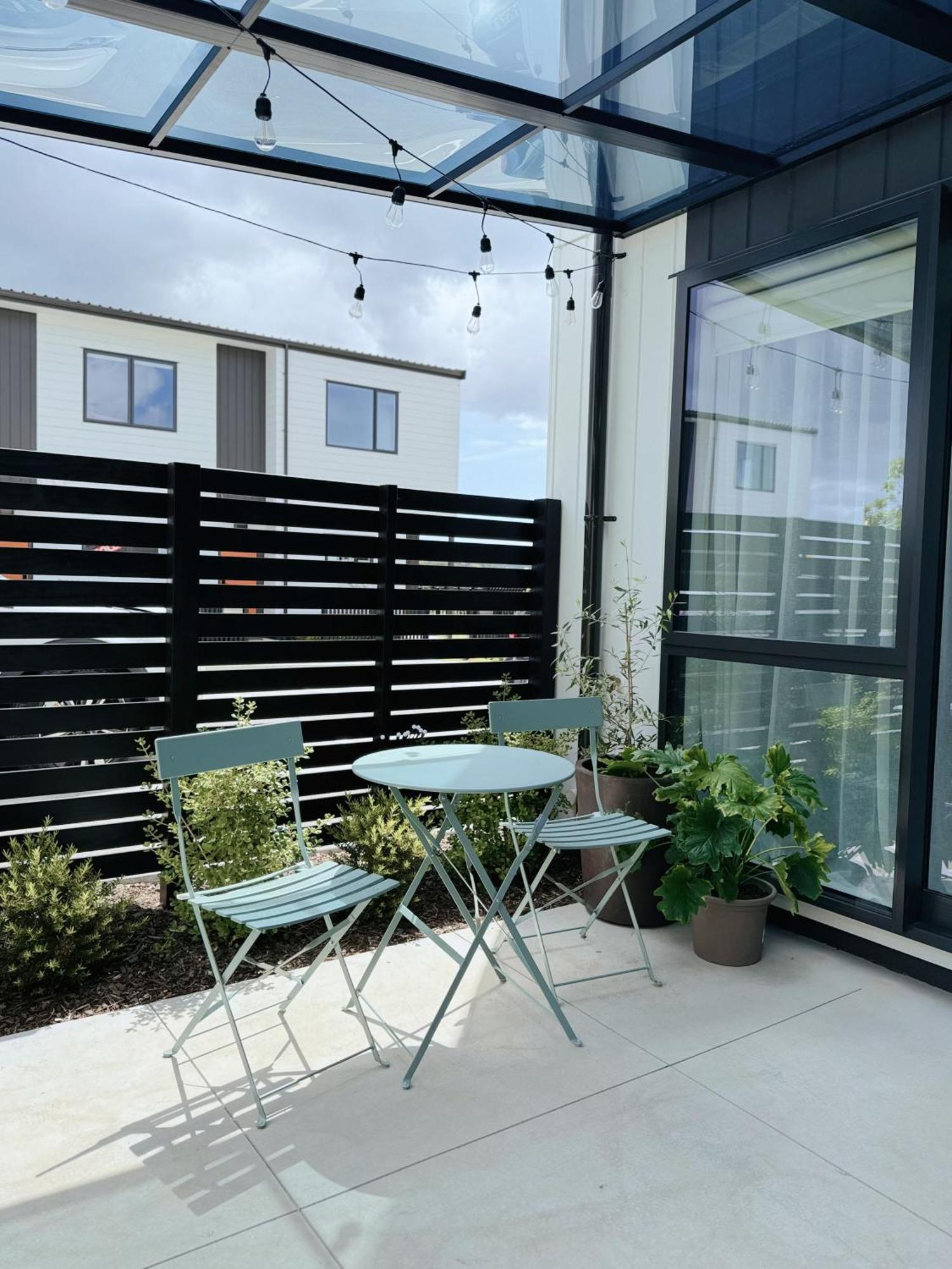 2 Bedroom House In Flatbush, Free Wifi , Free Parking Apartment