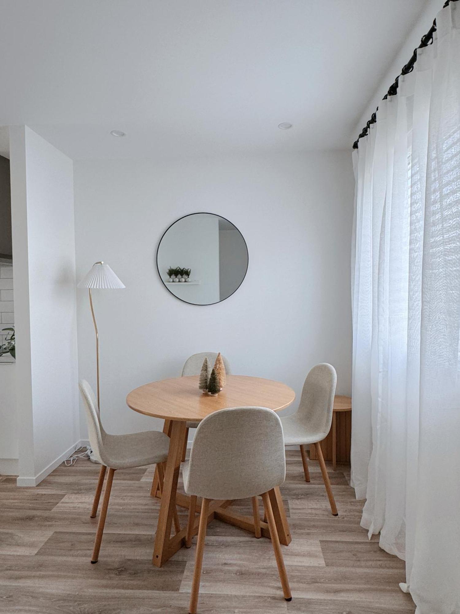 2 Bedroom House In Flatbush, Free Wifi , Free Parking Apartment